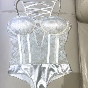 White lace push up Bodysuit